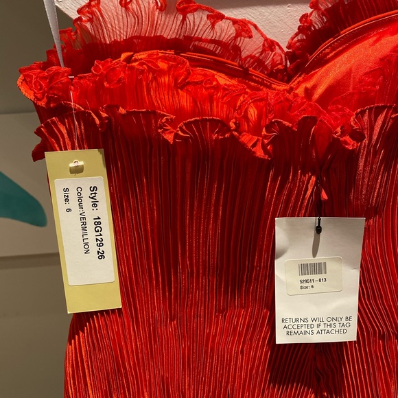 Mikael Aghal Gown - Picture 3 of 4